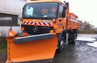 Mercedes actros 2032 4x4 an. 2005 saleuse + étrave